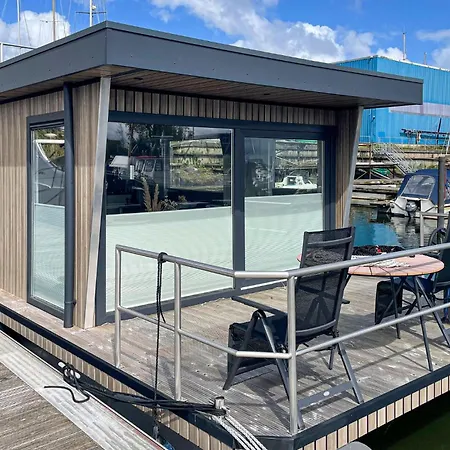 Botel 2 Bedroom Lovely Ship In 4*