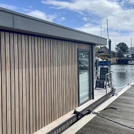 2 Bedroom Lovely Ship In