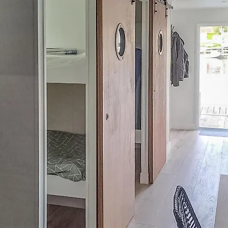 보트호텔 2 Bedroom Lovely Ship In 4*
