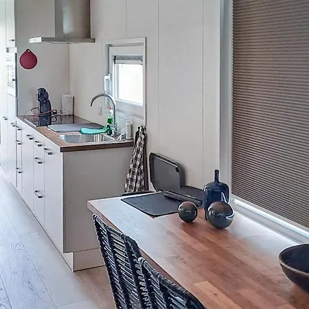 2 Bedroom Lovely Ship In 보트호텔 4*