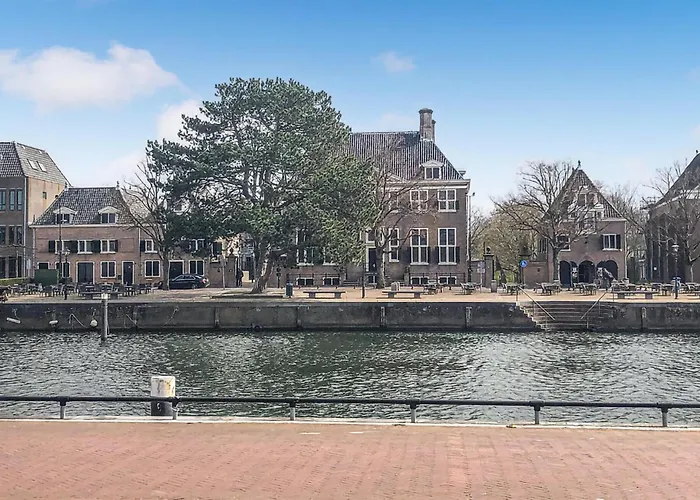 2 Bedroom Lovely Ship In Botel Hellevoetsluis