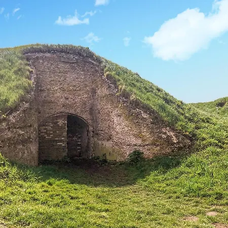 Ботель 2 Bedroom Lovely Ship In